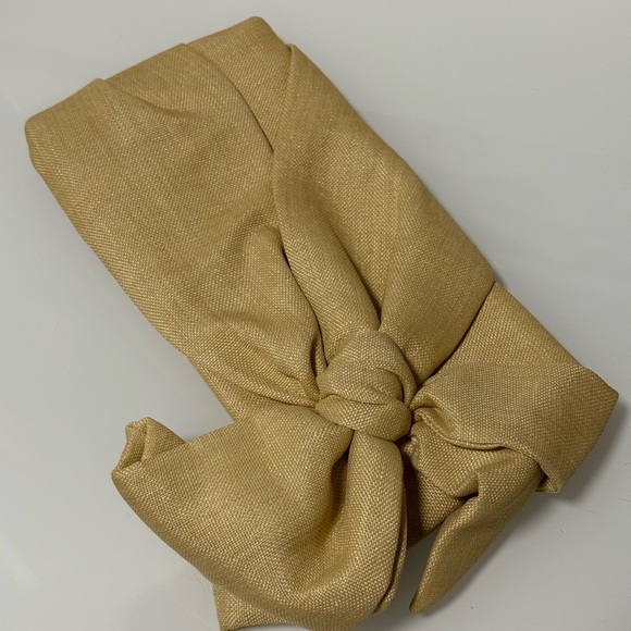 Vintage Valentino Garavani Bow Clutch - Picture 9 of 14